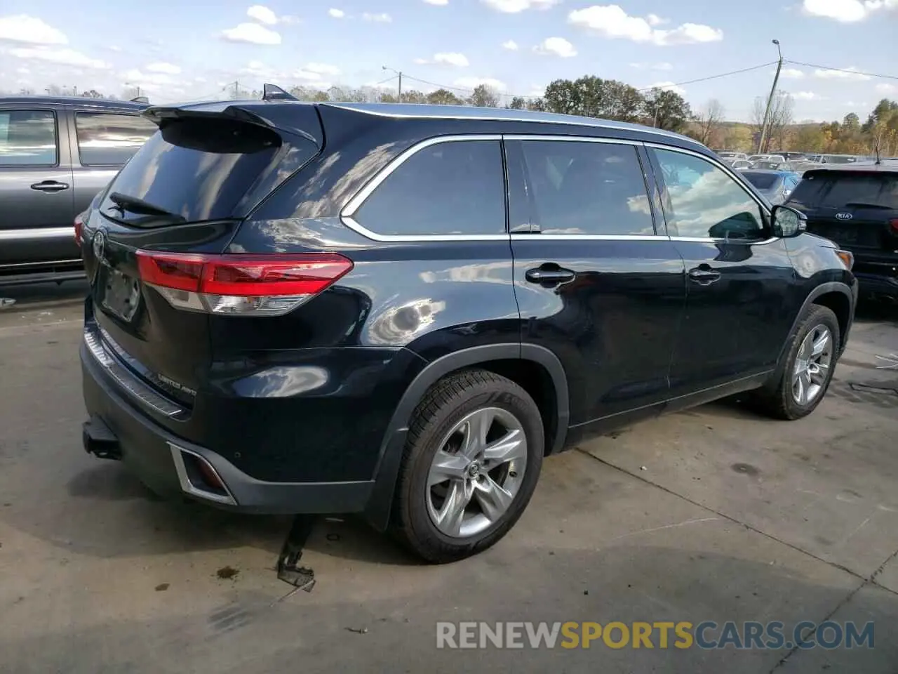 3 Photograph of a damaged car 5TDDZRFH1KS734073 TOYOTA HIGHLANDER 2019