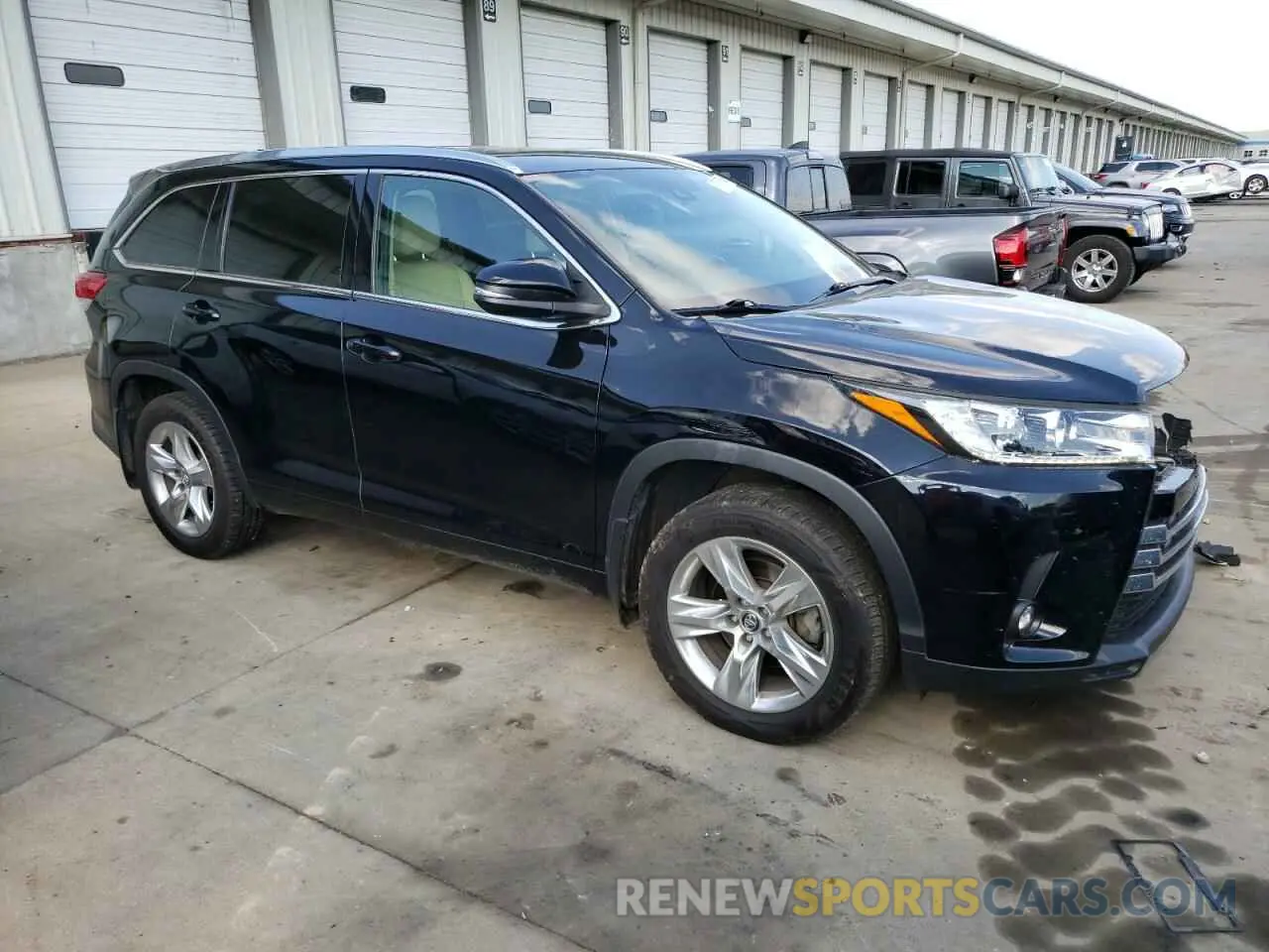 4 Photograph of a damaged car 5TDDZRFH1KS734073 TOYOTA HIGHLANDER 2019