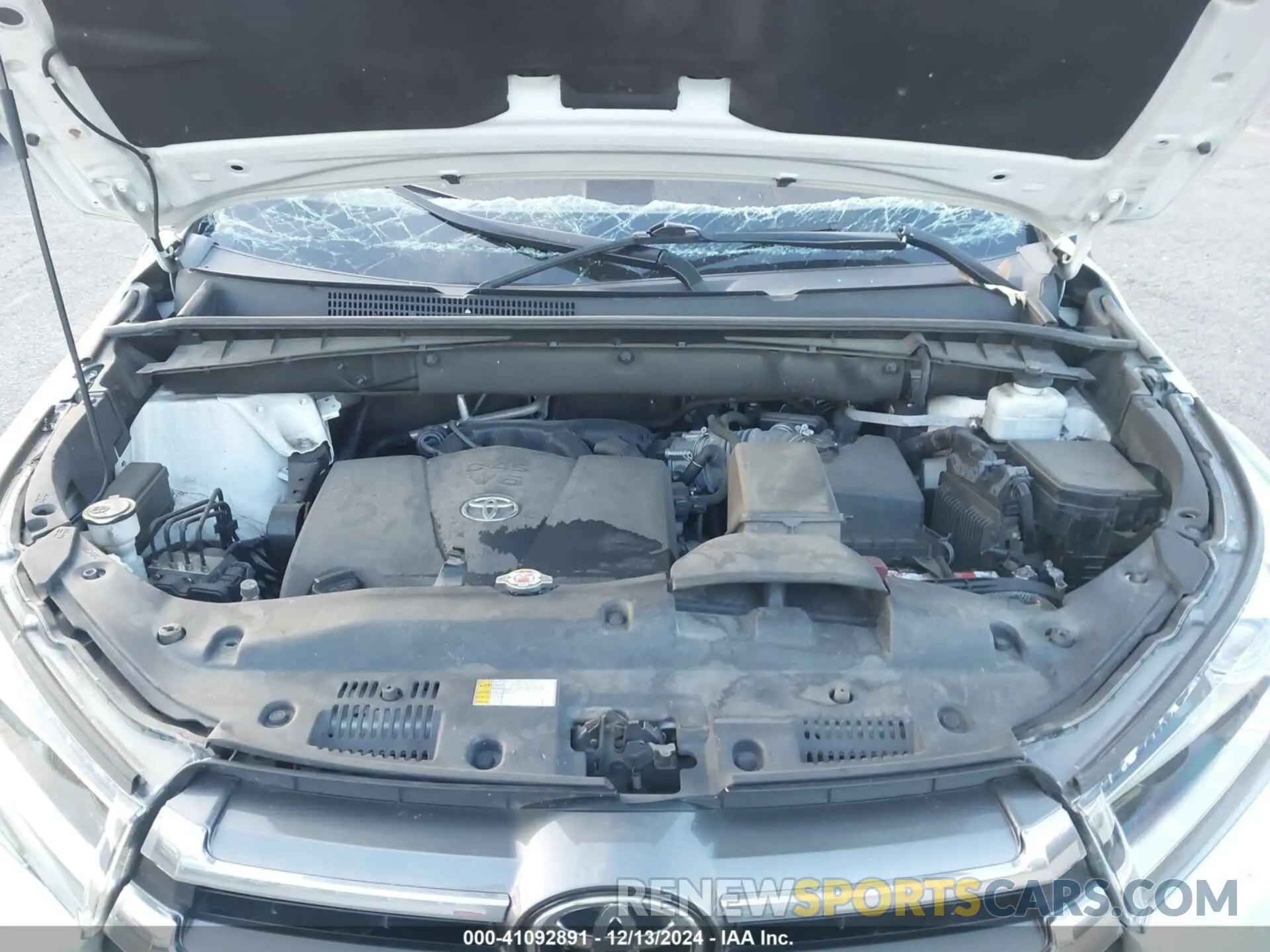 10 Photograph of a damaged car 5TDDZRFH1KS739581 TOYOTA HIGHLANDER 2019
