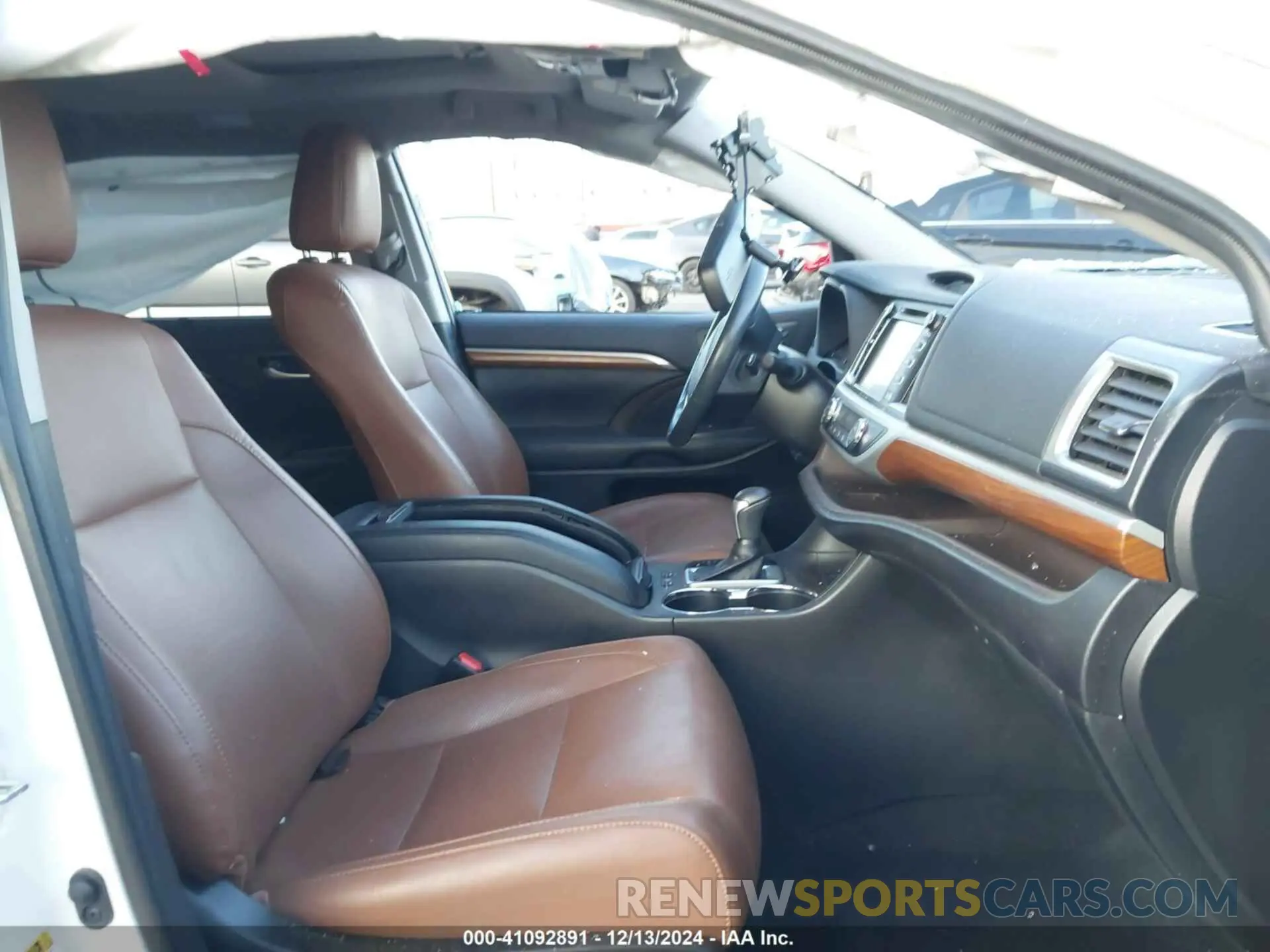 5 Photograph of a damaged car 5TDDZRFH1KS739581 TOYOTA HIGHLANDER 2019