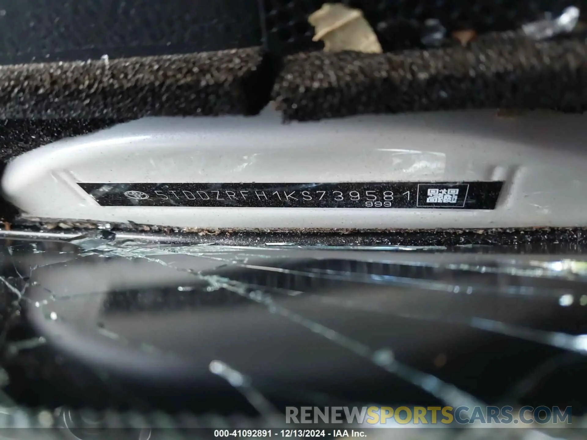 9 Photograph of a damaged car 5TDDZRFH1KS739581 TOYOTA HIGHLANDER 2019