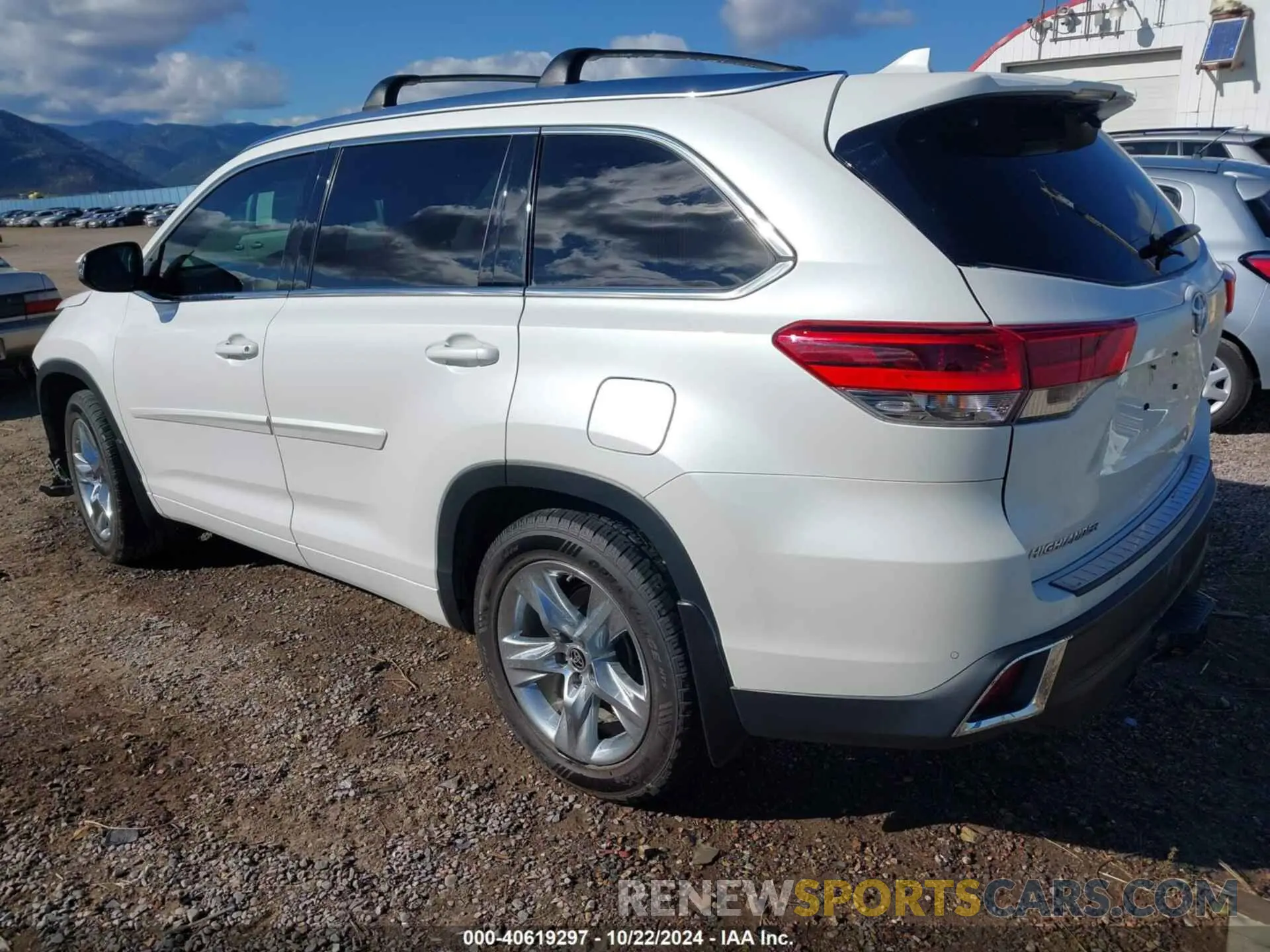 3 Photograph of a damaged car 5TDDZRFH1KS745901 TOYOTA HIGHLANDER 2019