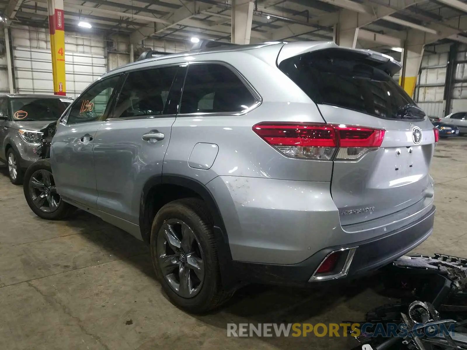 3 Photograph of a damaged car 5TDDZRFH1KS917165 TOYOTA HIGHLANDER 2019