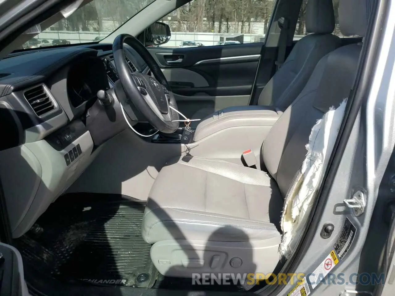 7 Photograph of a damaged car 5TDDZRFH1KS925430 TOYOTA HIGHLANDER 2019