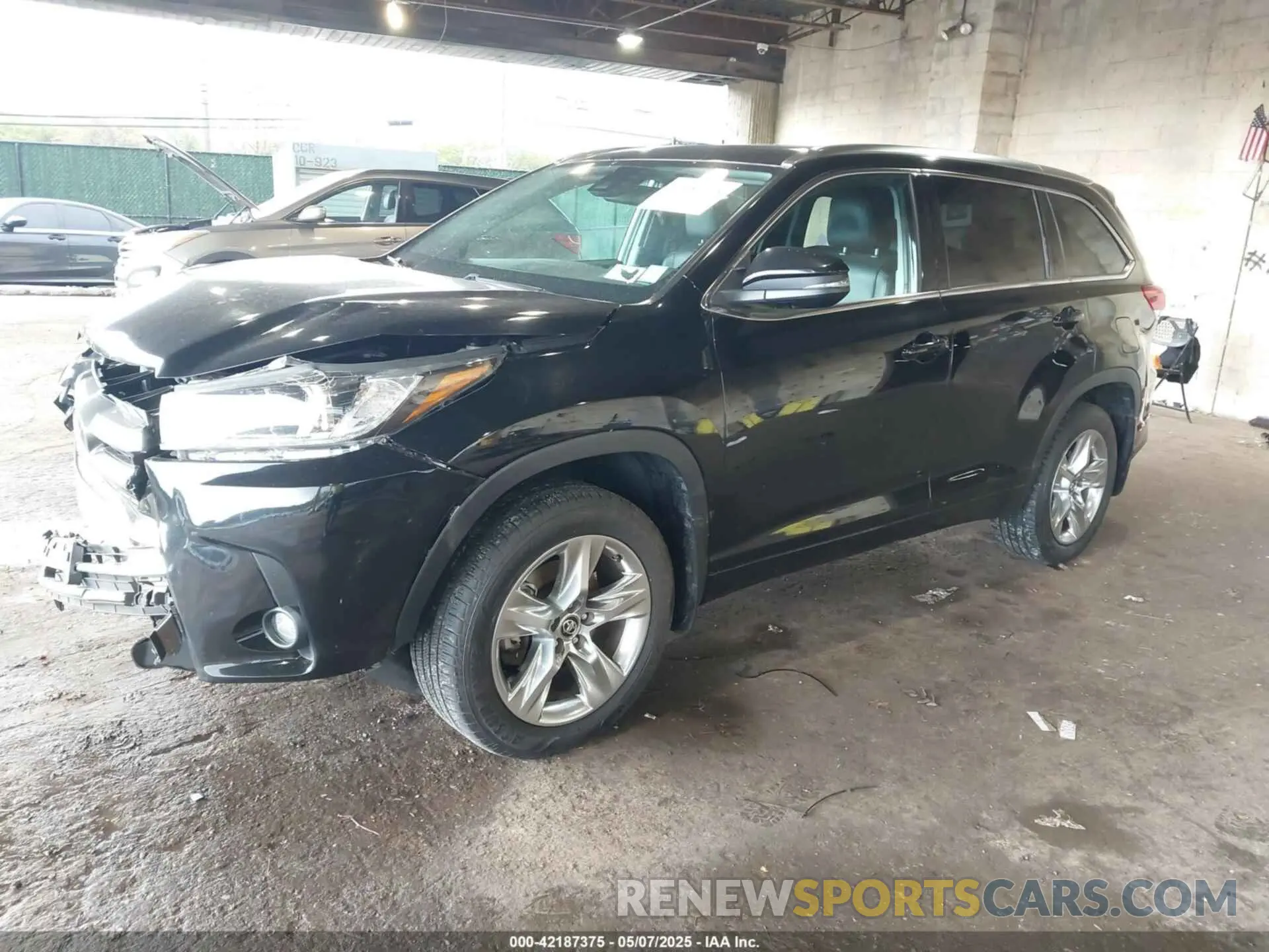 2 Photograph of a damaged car 5TDDZRFH1KS944074 TOYOTA HIGHLANDER 2019