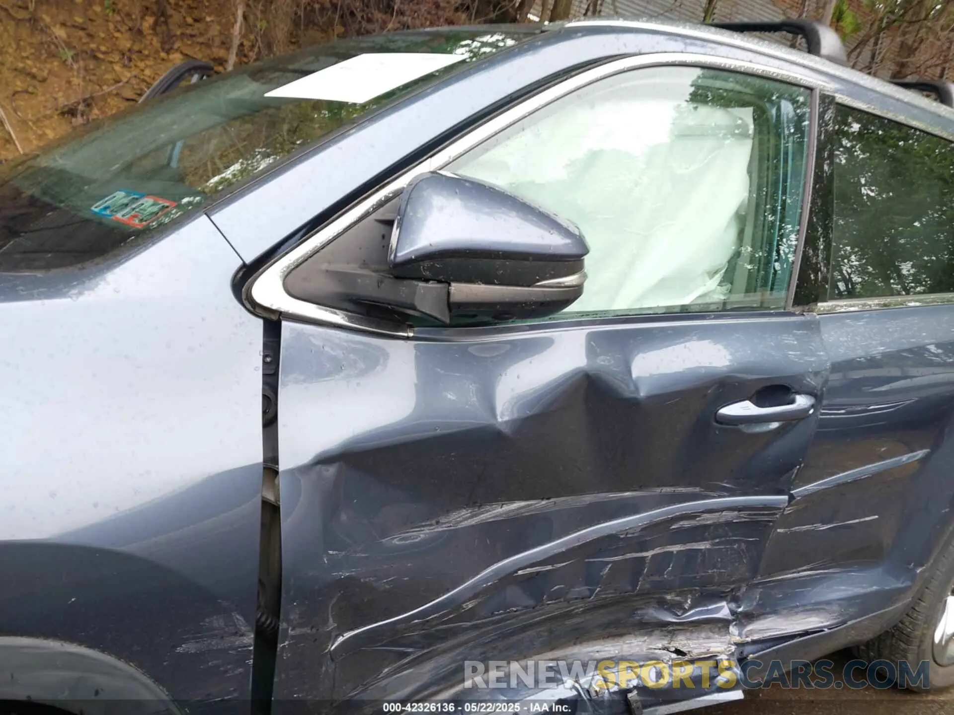 18 Photograph of a damaged car 5TDDZRFH2KS993591 TOYOTA HIGHLANDER 2019