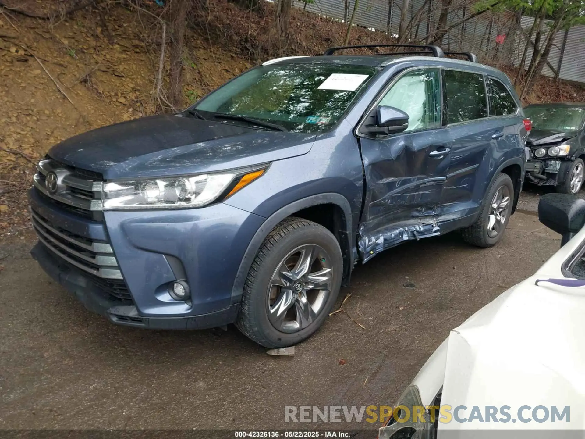 2 Photograph of a damaged car 5TDDZRFH2KS993591 TOYOTA HIGHLANDER 2019