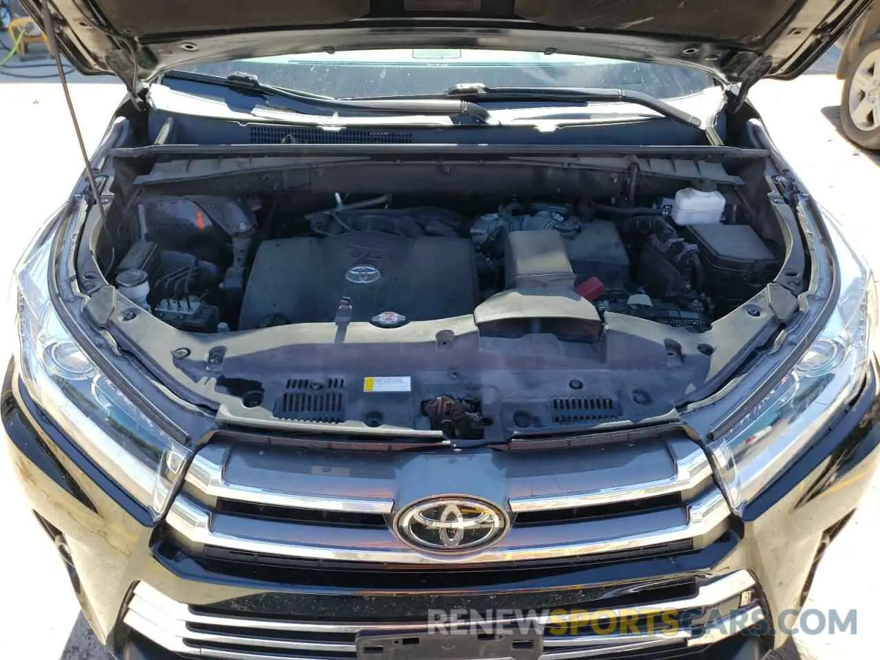12 Photograph of a damaged car 5TDDZRFH3KS725875 TOYOTA HIGHLANDER 2019