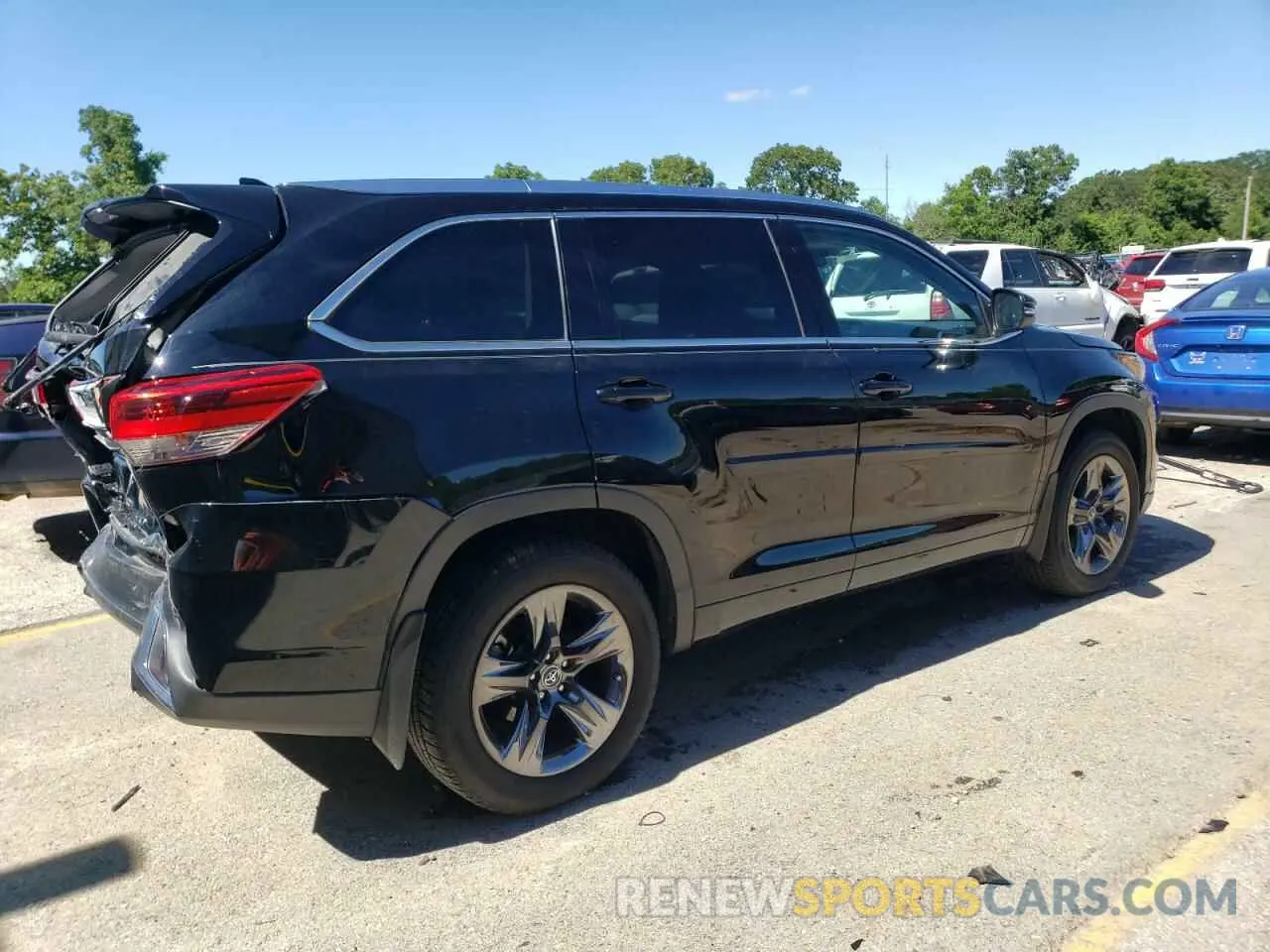 3 Photograph of a damaged car 5TDDZRFH3KS725875 TOYOTA HIGHLANDER 2019