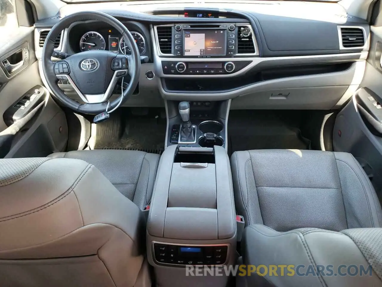 8 Photograph of a damaged car 5TDDZRFH3KS725875 TOYOTA HIGHLANDER 2019