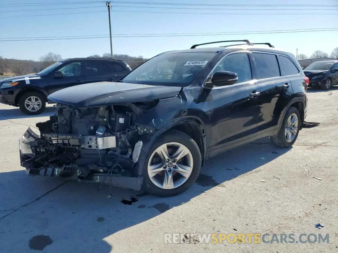1 Photograph of a damaged car 5TDDZRFH3KS917071 TOYOTA HIGHLANDER 2019