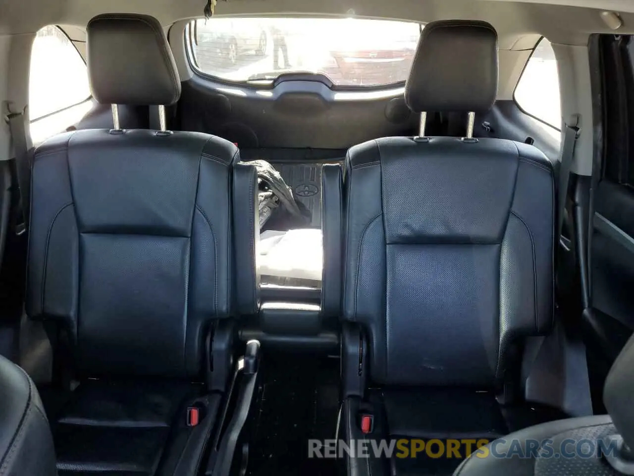 10 Photograph of a damaged car 5TDDZRFH3KS917071 TOYOTA HIGHLANDER 2019