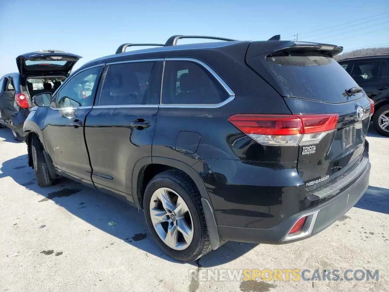 2 Photograph of a damaged car 5TDDZRFH3KS917071 TOYOTA HIGHLANDER 2019