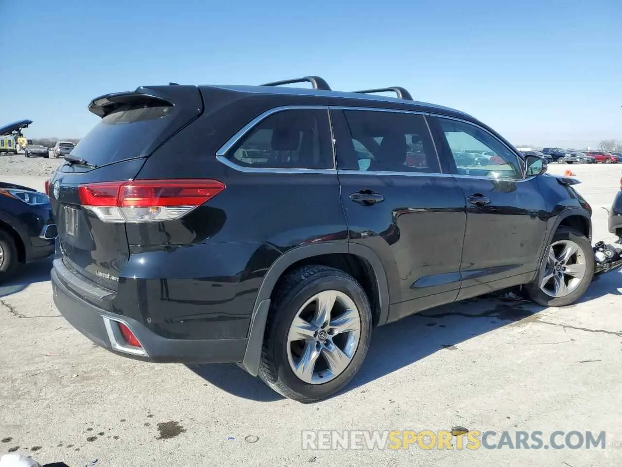 3 Photograph of a damaged car 5TDDZRFH3KS917071 TOYOTA HIGHLANDER 2019
