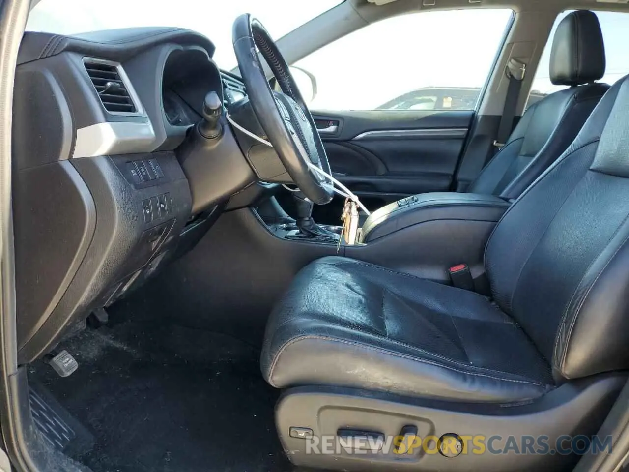 7 Photograph of a damaged car 5TDDZRFH3KS917071 TOYOTA HIGHLANDER 2019