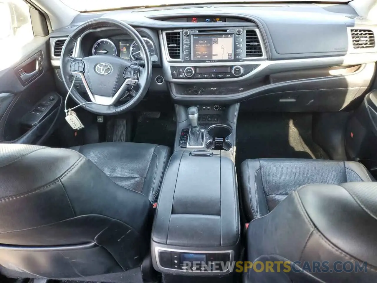 8 Photograph of a damaged car 5TDDZRFH3KS917071 TOYOTA HIGHLANDER 2019