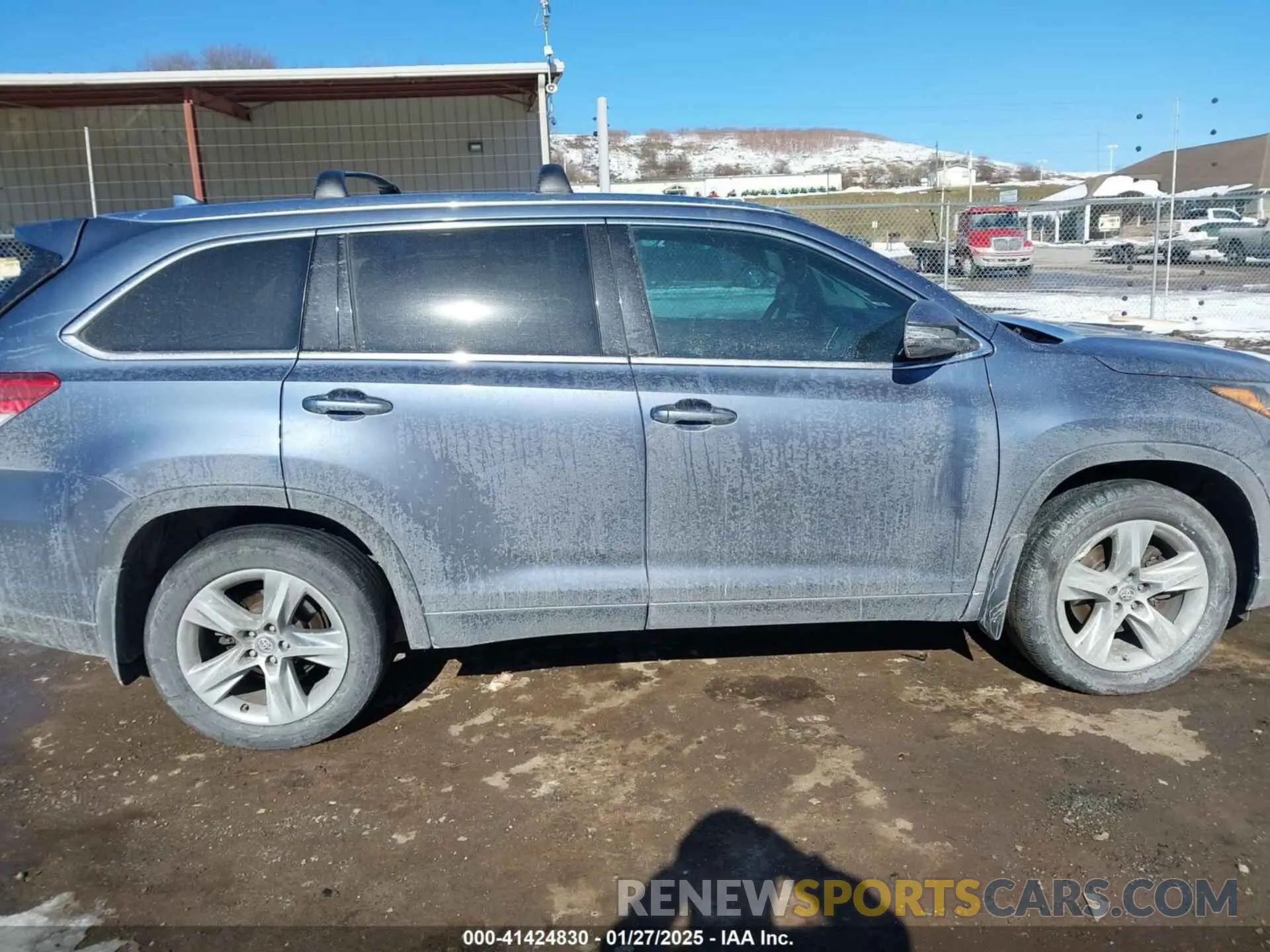13 Photograph of a damaged car 5TDDZRFH3KS919967 TOYOTA HIGHLANDER 2019