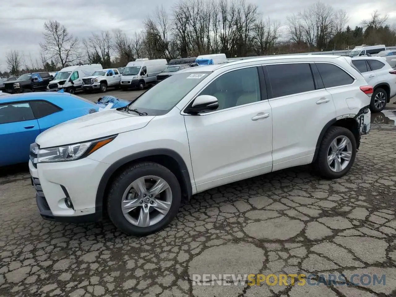 1 Photograph of a damaged car 5TDDZRFH3KS962561 TOYOTA HIGHLANDER 2019