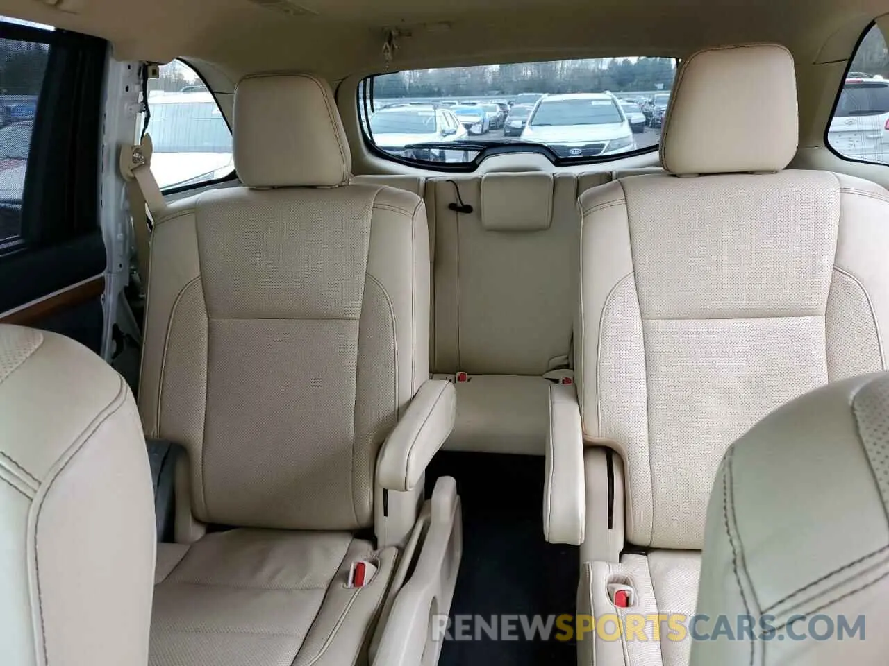 10 Photograph of a damaged car 5TDDZRFH3KS962561 TOYOTA HIGHLANDER 2019