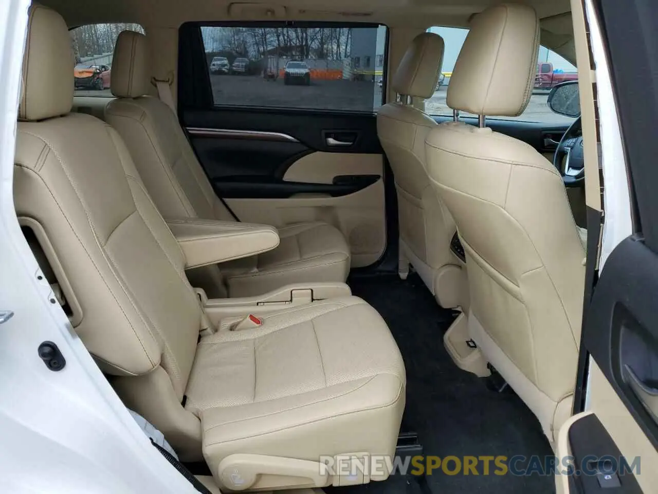 11 Photograph of a damaged car 5TDDZRFH3KS962561 TOYOTA HIGHLANDER 2019