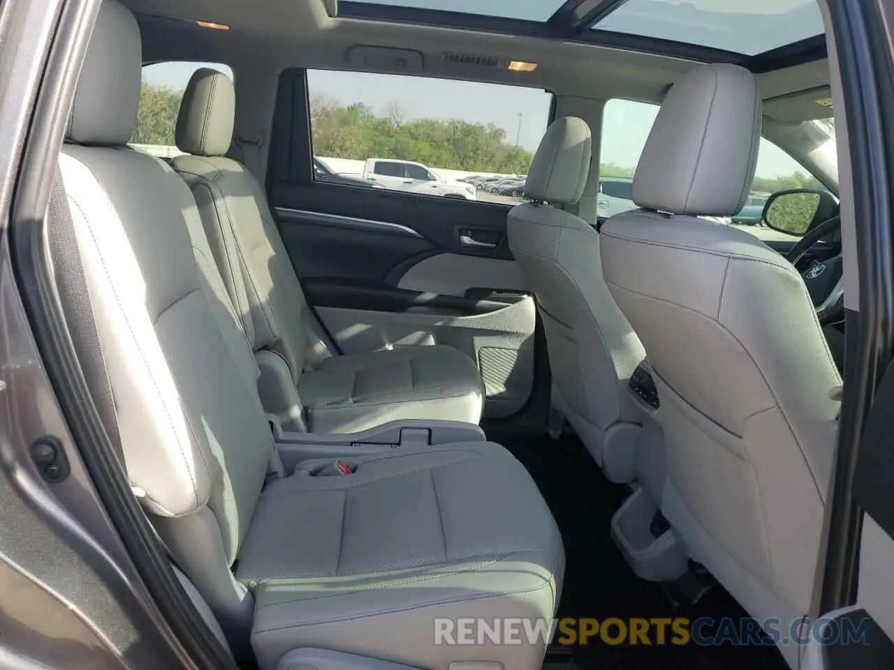 11 Фотография поврежденного автомобиля 5TDDZRFH4KS704923 TOYOTA HIGHLANDER 2019