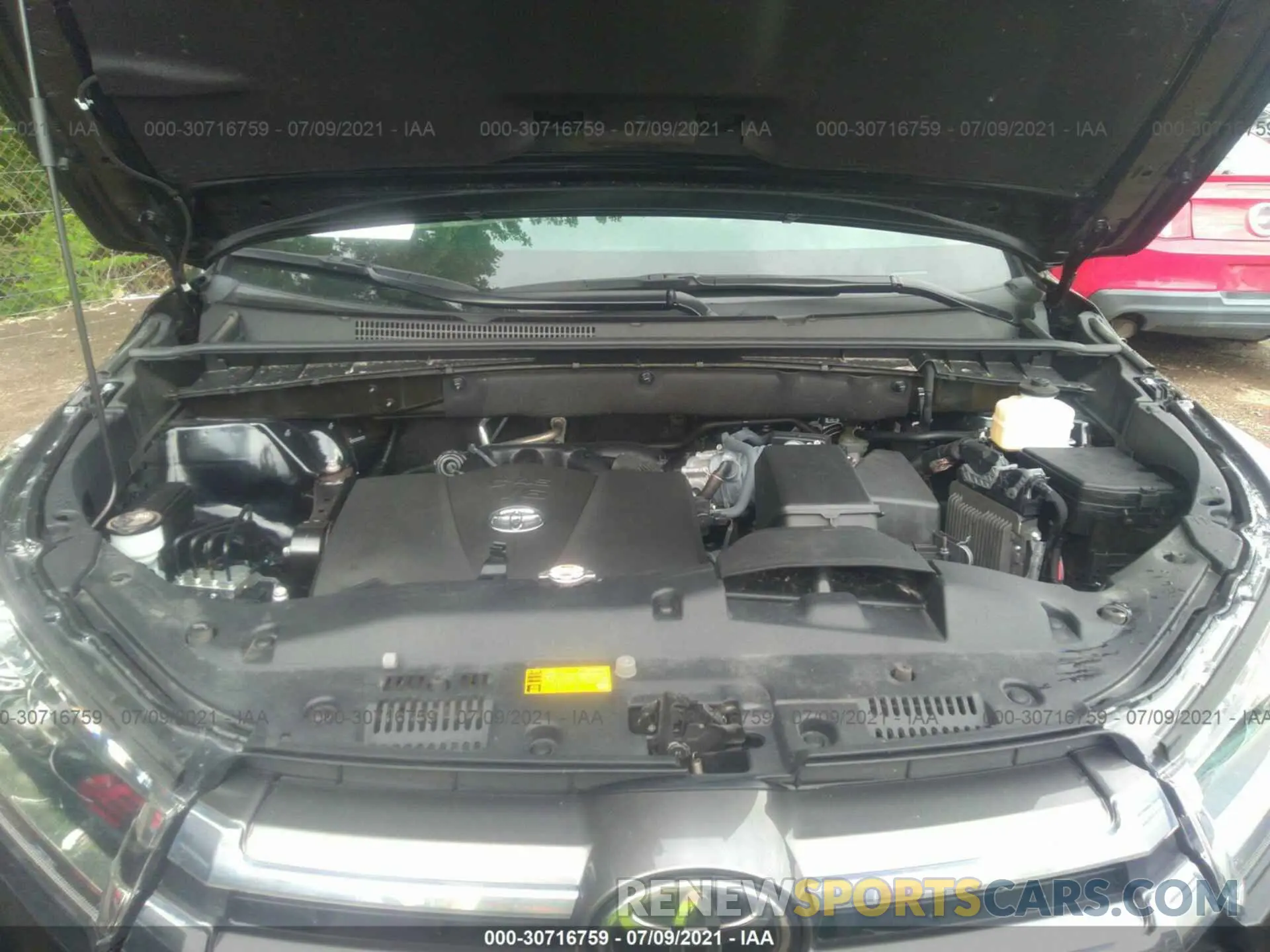 10 Photograph of a damaged car 5TDDZRFH4KS707935 TOYOTA HIGHLANDER 2019