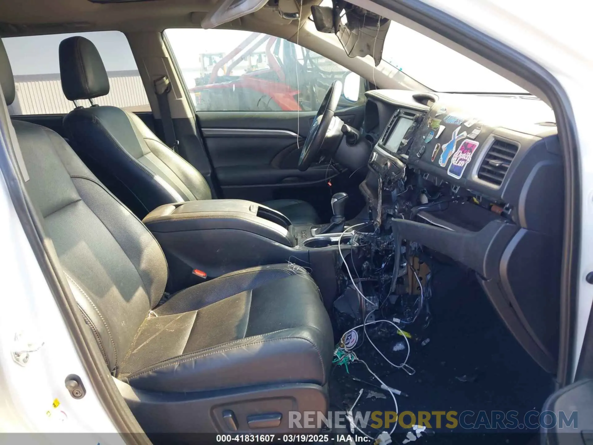 5 Фотография поврежденного автомобиля 5TDDZRFH4KS938317 TOYOTA HIGHLANDER 2019