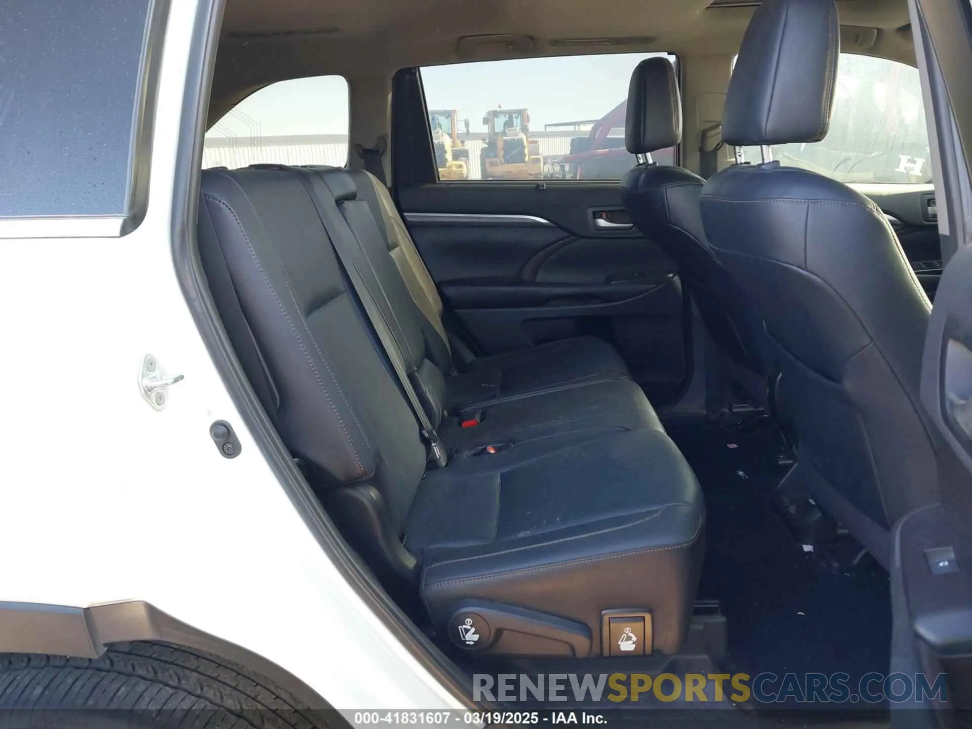 8 Фотография поврежденного автомобиля 5TDDZRFH4KS938317 TOYOTA HIGHLANDER 2019