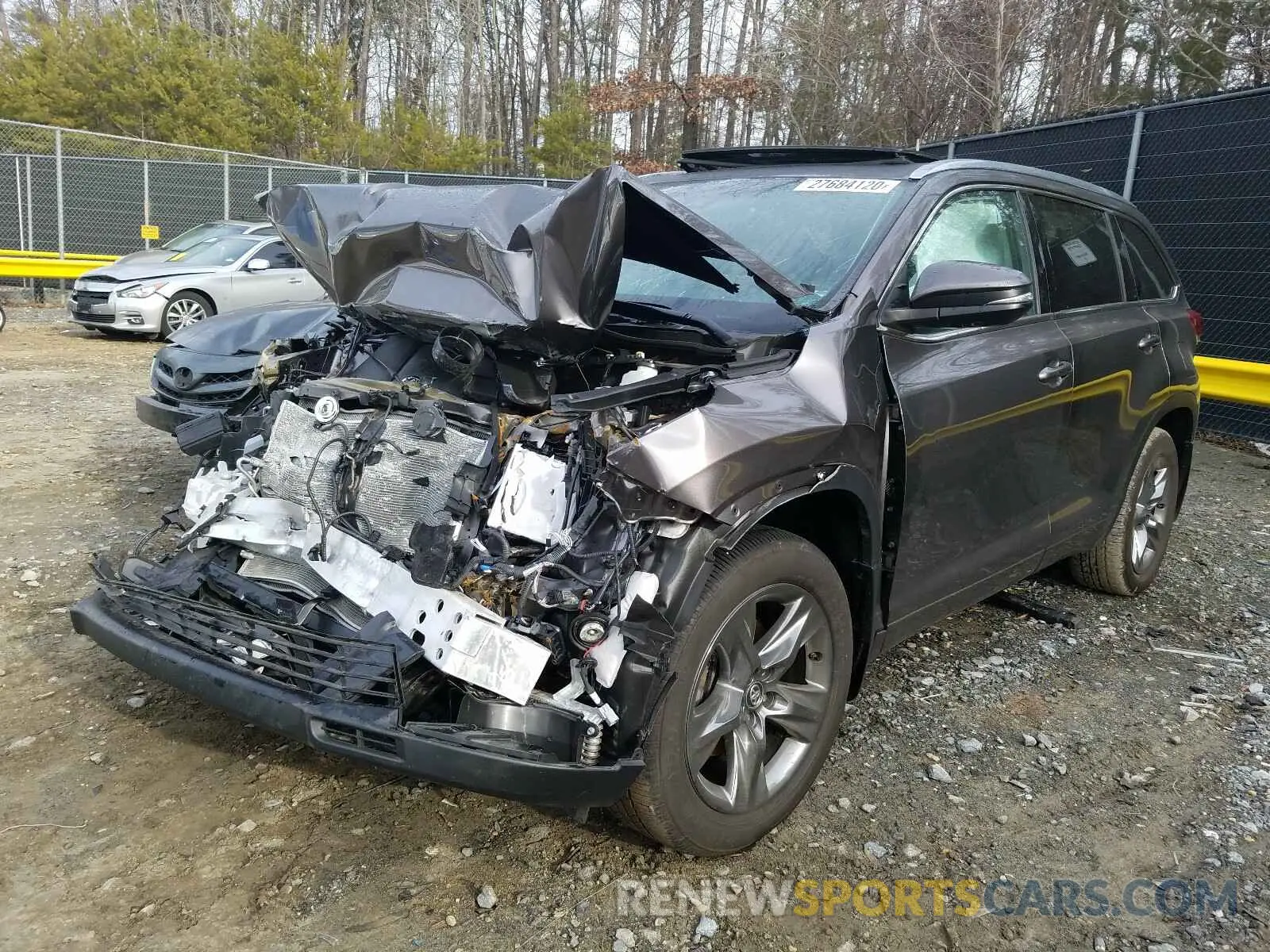 2 Photograph of a damaged car 5TDDZRFH4KS939094 TOYOTA HIGHLANDER 2019