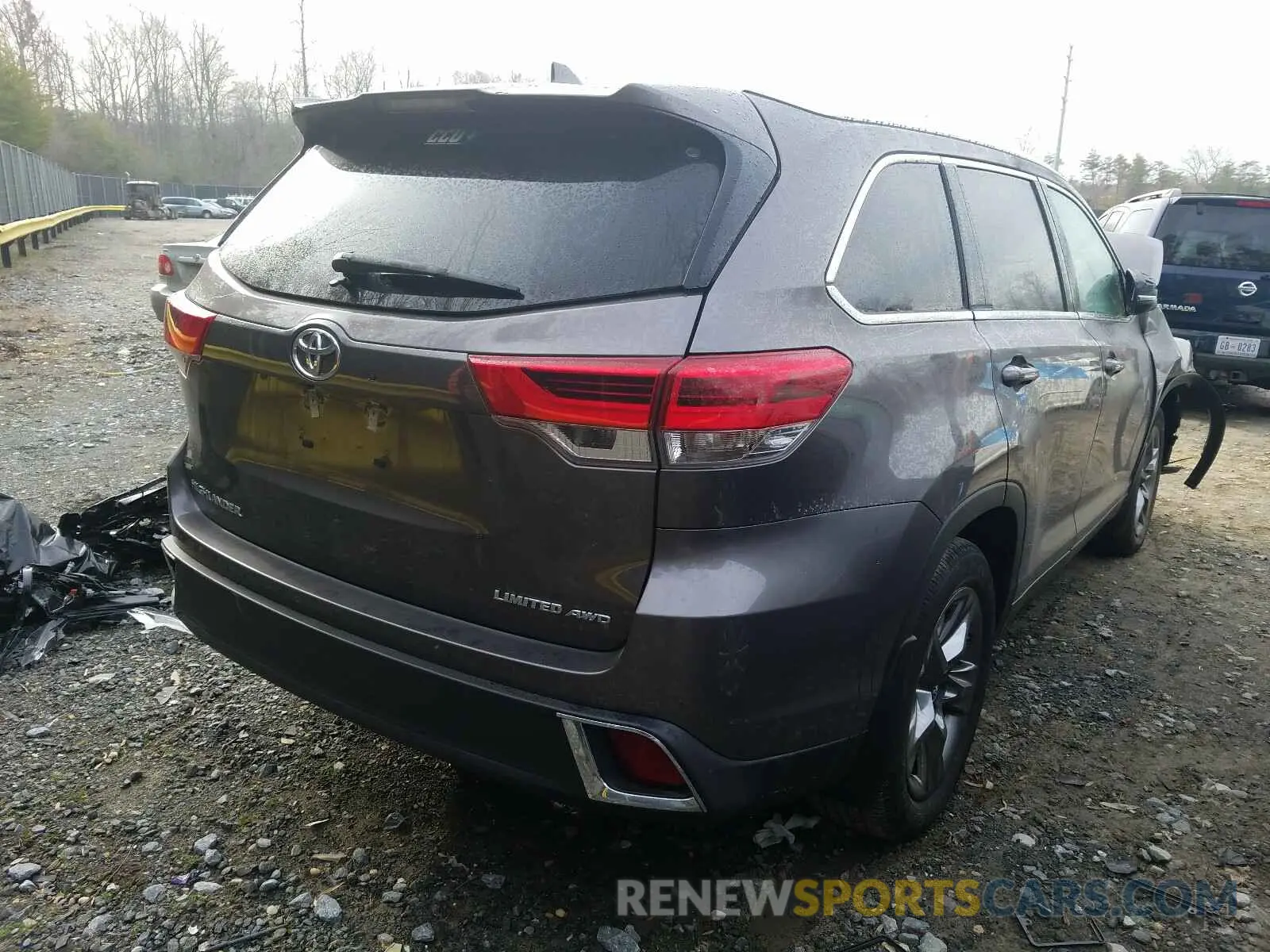 4 Photograph of a damaged car 5TDDZRFH4KS939094 TOYOTA HIGHLANDER 2019