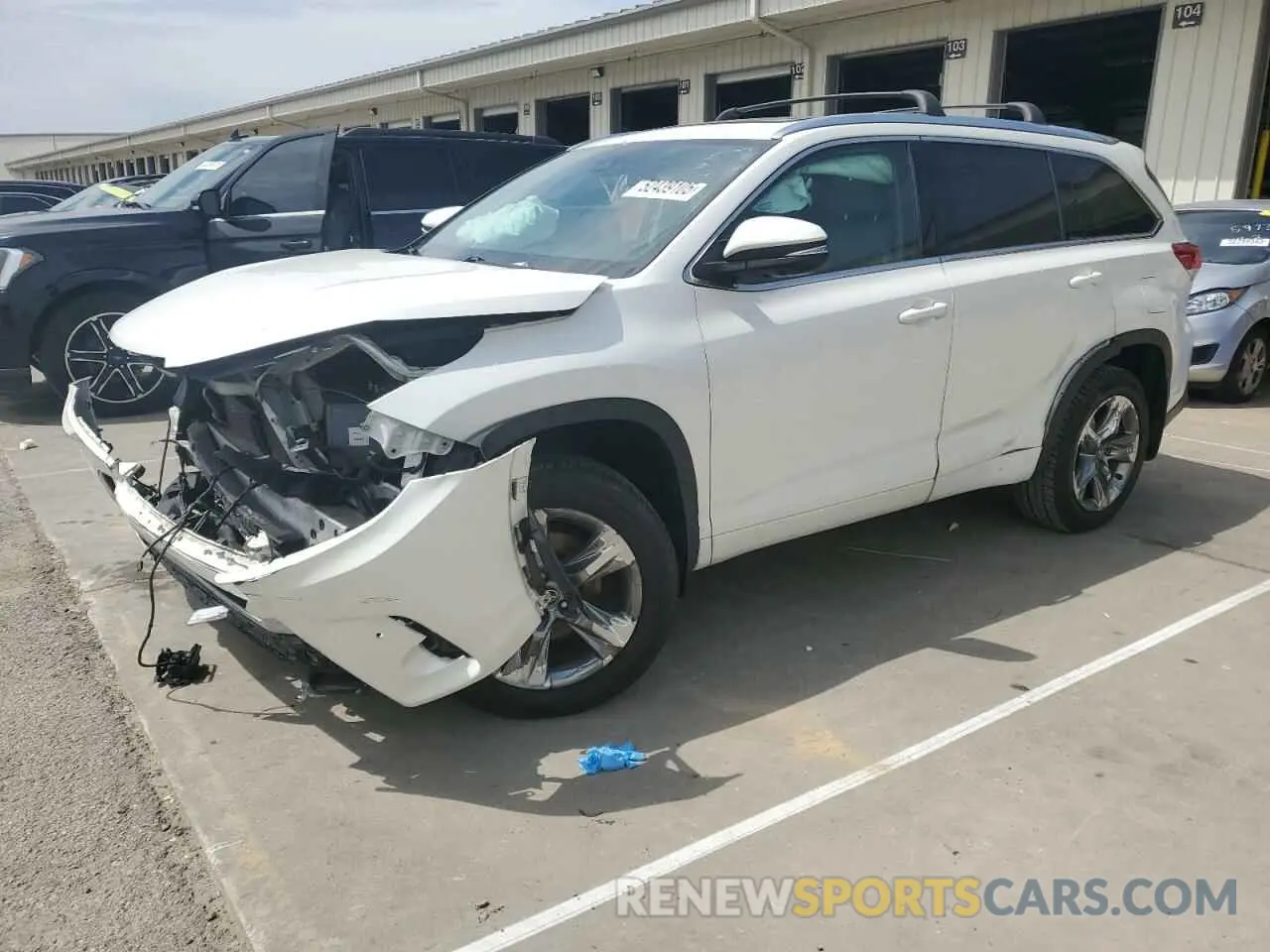 1 Photograph of a damaged car 5TDDZRFH4KS951181 TOYOTA HIGHLANDER 2019