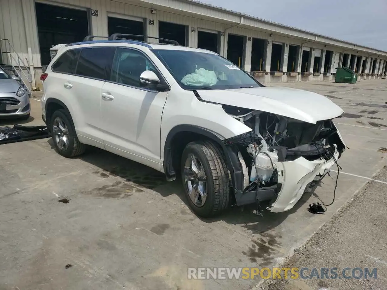 4 Photograph of a damaged car 5TDDZRFH4KS951181 TOYOTA HIGHLANDER 2019