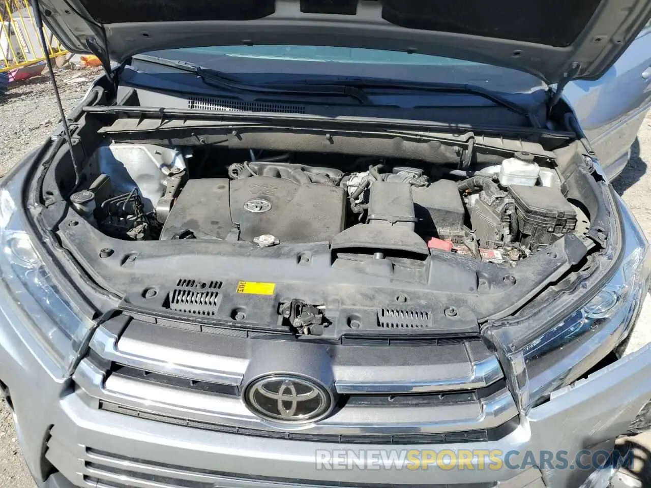 14 Photograph of a damaged car 5TDDZRFH4KS976999 TOYOTA HIGHLANDER 2019