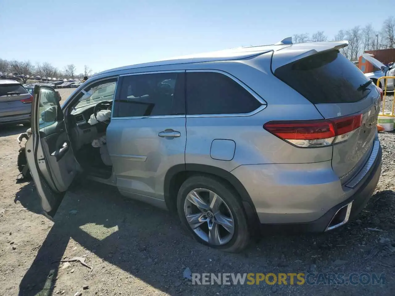 2 Photograph of a damaged car 5TDDZRFH4KS976999 TOYOTA HIGHLANDER 2019