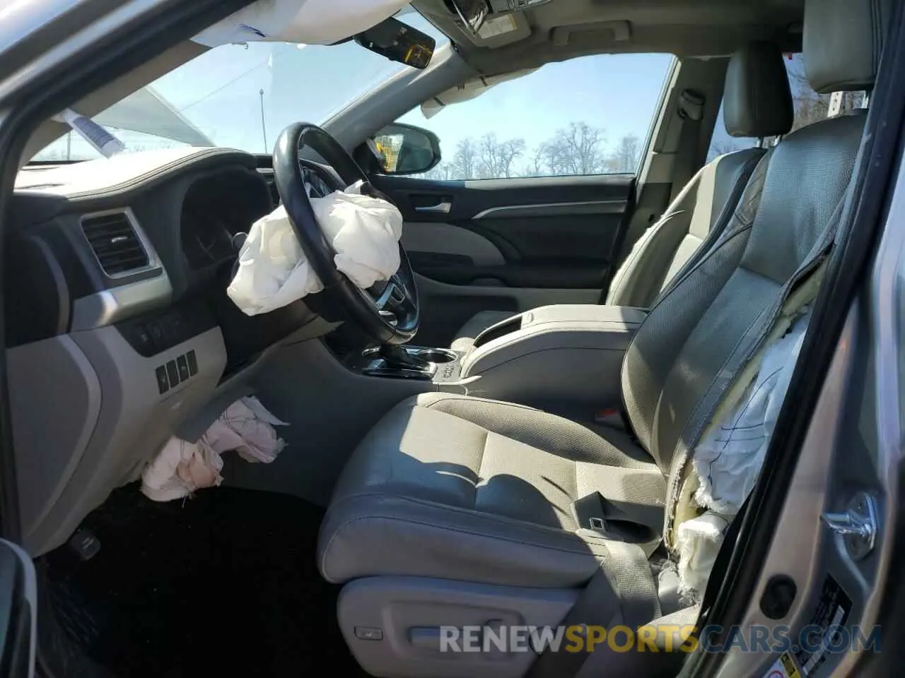 7 Photograph of a damaged car 5TDDZRFH4KS976999 TOYOTA HIGHLANDER 2019