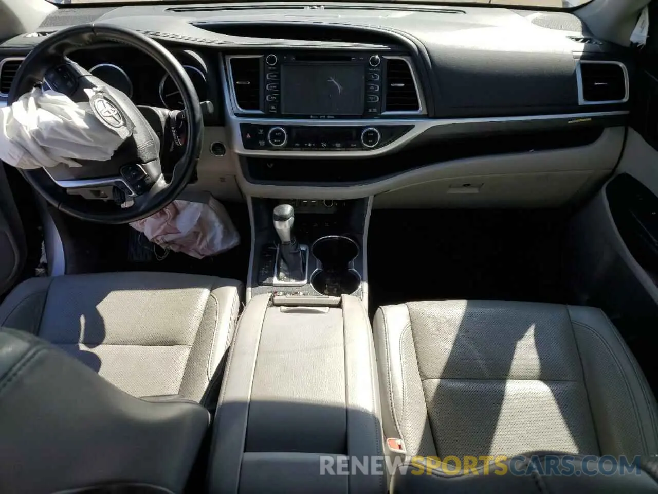 8 Photograph of a damaged car 5TDDZRFH4KS976999 TOYOTA HIGHLANDER 2019