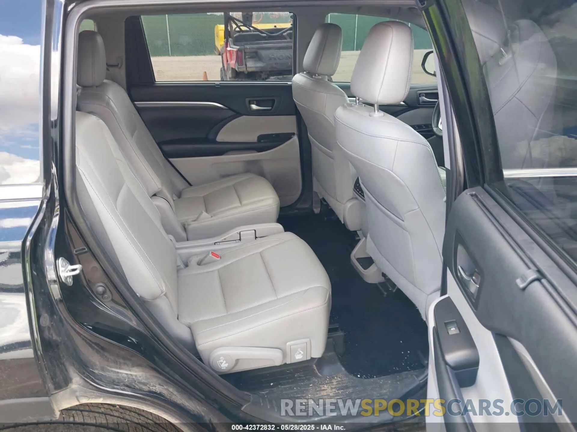 8 Фотография поврежденного автомобиля 5TDDZRFH4KS986867 TOYOTA HIGHLANDER 2019