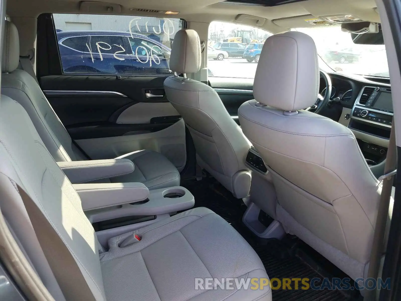 6 Photograph of a damaged car 5TDDZRFH5KS712030 TOYOTA HIGHLANDER 2019