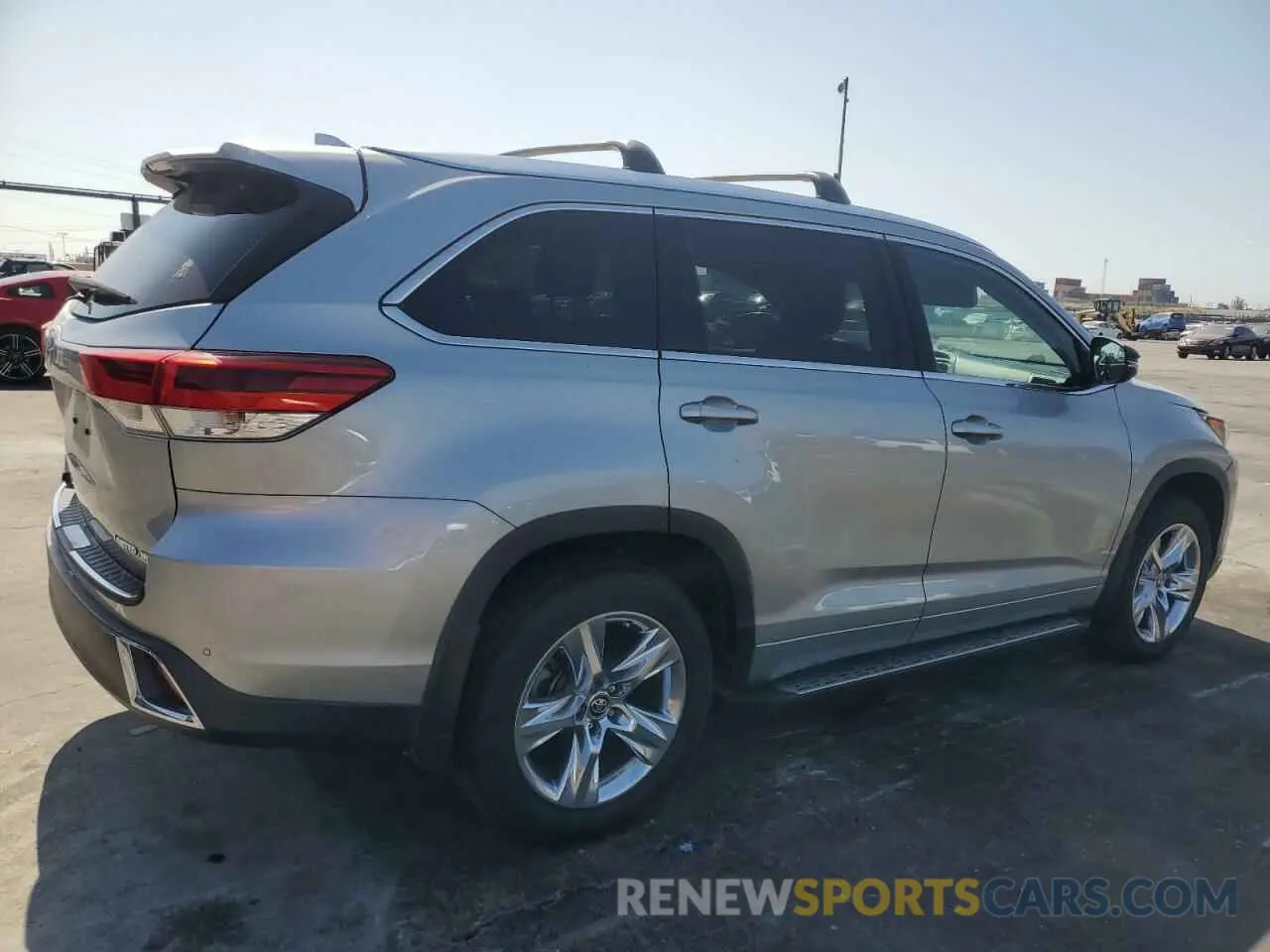 3 Photograph of a damaged car 5TDDZRFH6KS712523 TOYOTA HIGHLANDER 2019