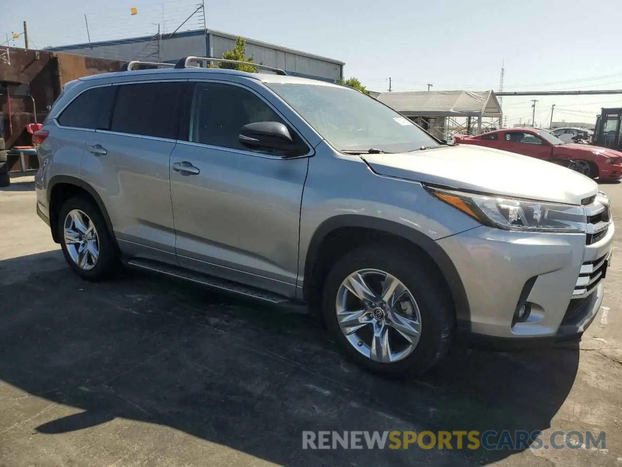 4 Photograph of a damaged car 5TDDZRFH6KS712523 TOYOTA HIGHLANDER 2019