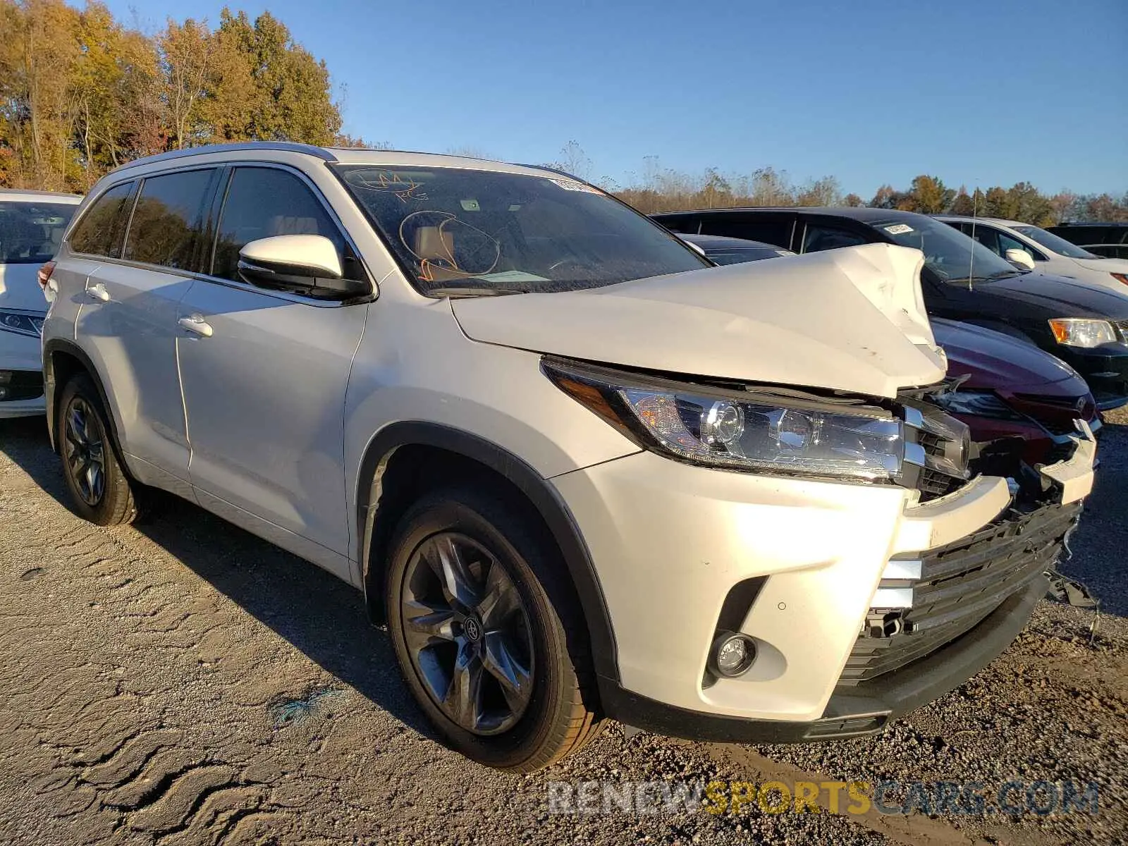 1 Photograph of a damaged car 5TDDZRFH6KS934561 TOYOTA HIGHLANDER 2019
