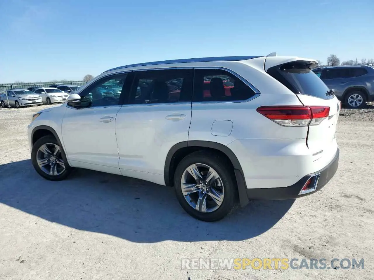 2 Photograph of a damaged car 5TDDZRFH7KS722347 TOYOTA HIGHLANDER 2019