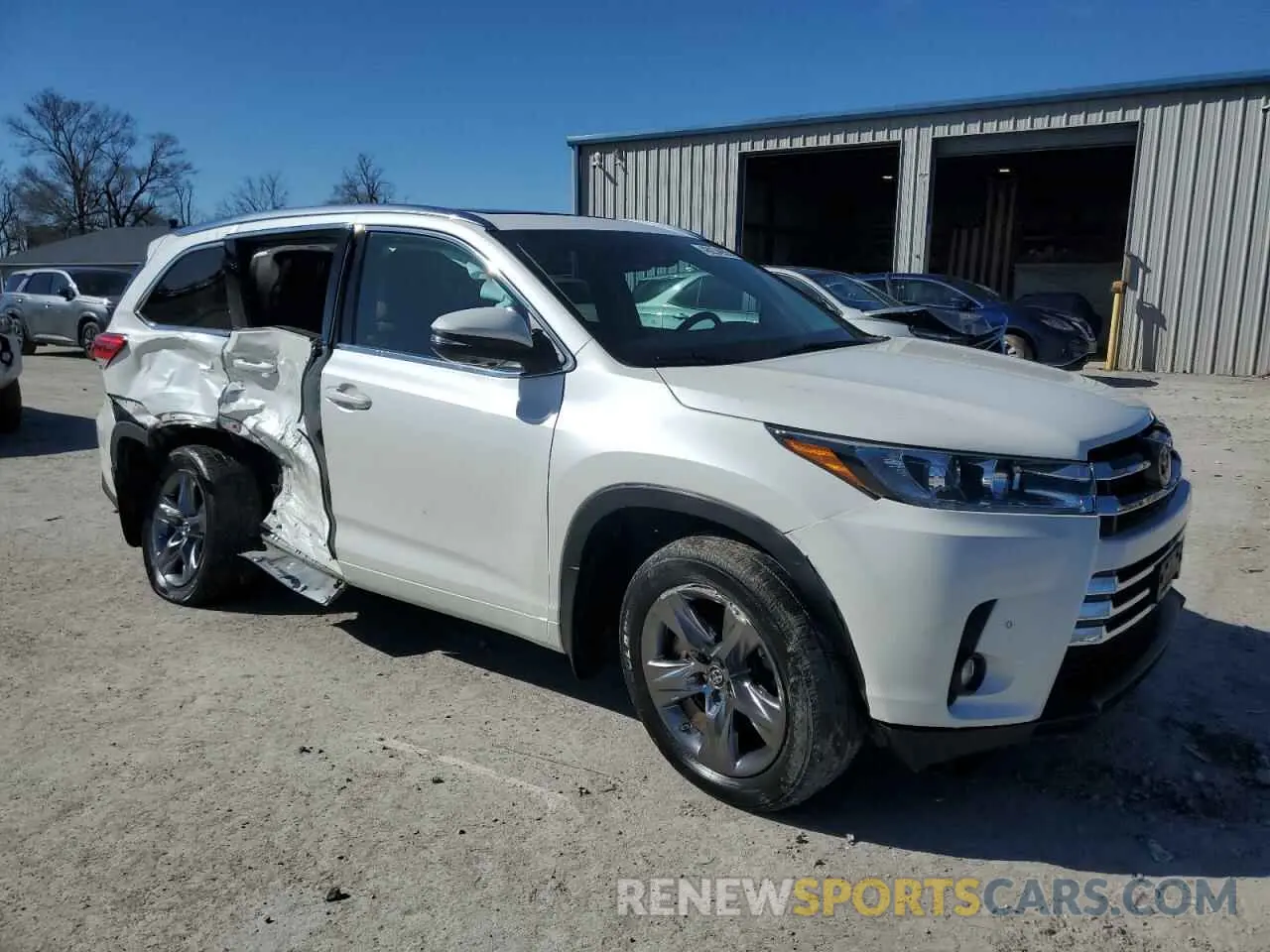 4 Photograph of a damaged car 5TDDZRFH7KS722347 TOYOTA HIGHLANDER 2019