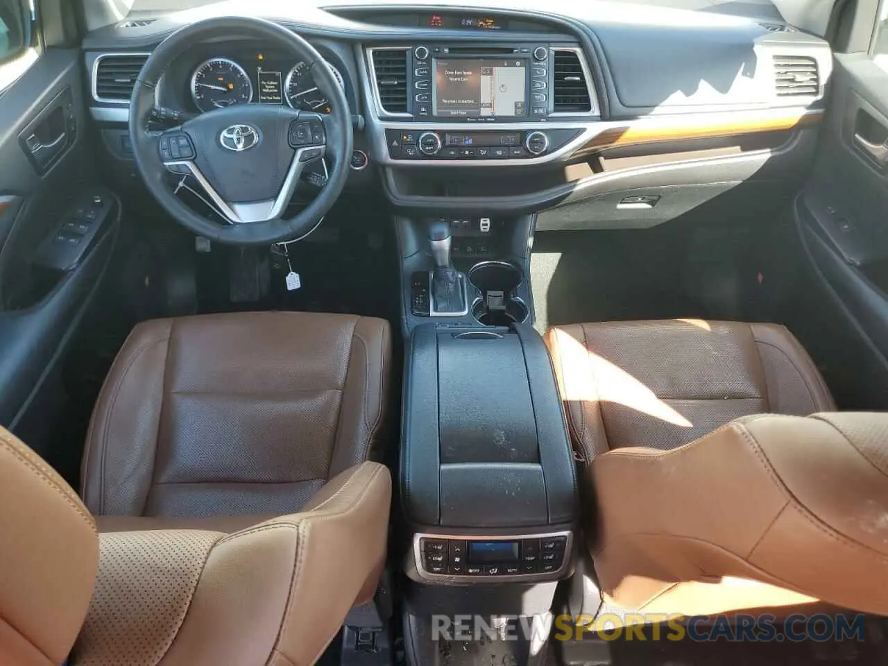 8 Photograph of a damaged car 5TDDZRFH7KS722347 TOYOTA HIGHLANDER 2019