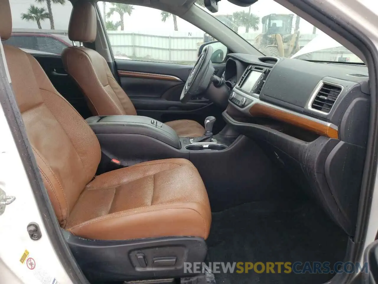 5 Photograph of a damaged car 5TDDZRFH8KS727072 TOYOTA HIGHLANDER 2019