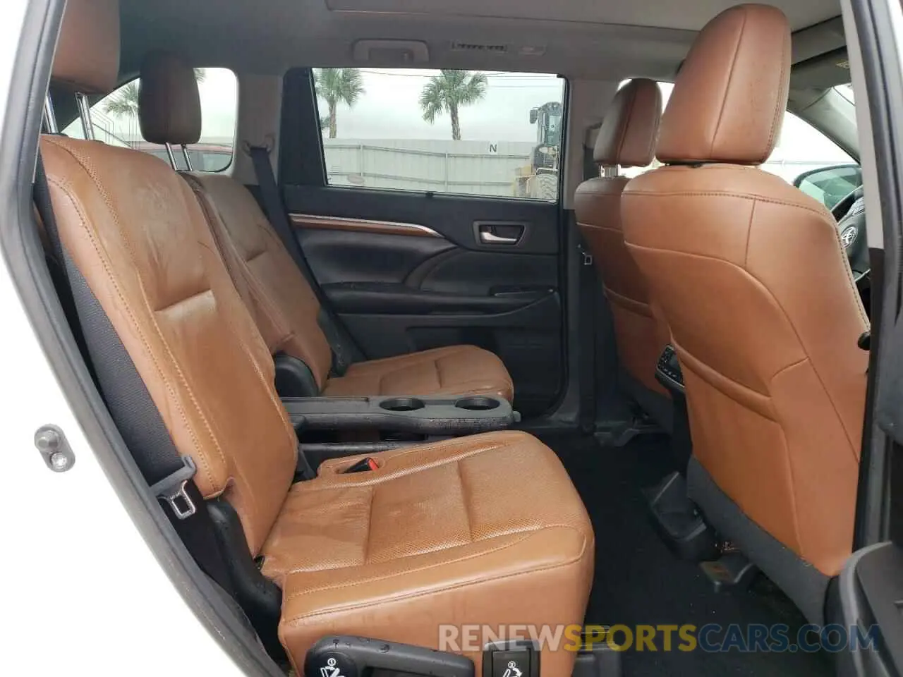 6 Photograph of a damaged car 5TDDZRFH8KS727072 TOYOTA HIGHLANDER 2019