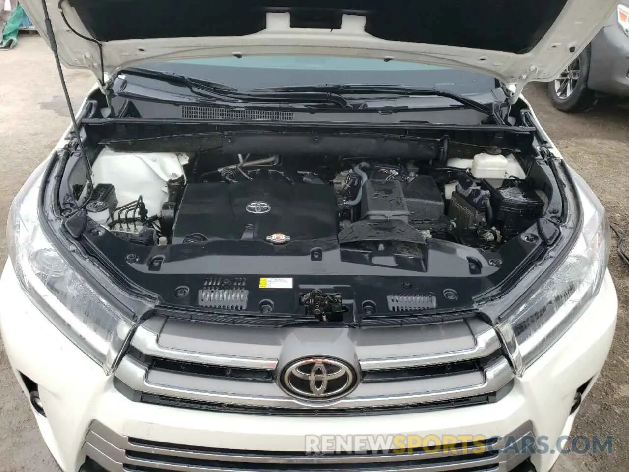 7 Photograph of a damaged car 5TDDZRFH8KS727072 TOYOTA HIGHLANDER 2019