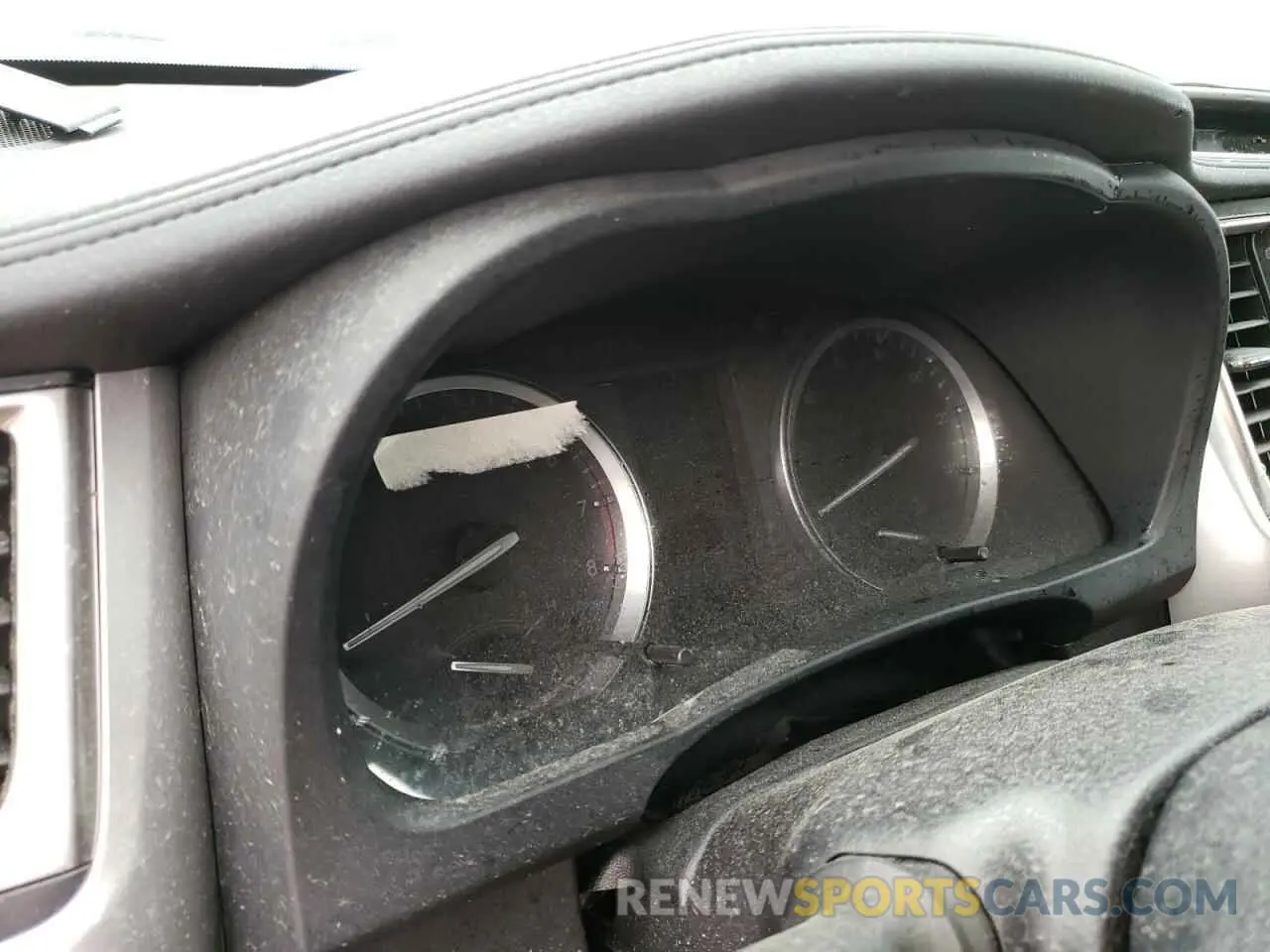 8 Photograph of a damaged car 5TDDZRFH8KS727072 TOYOTA HIGHLANDER 2019