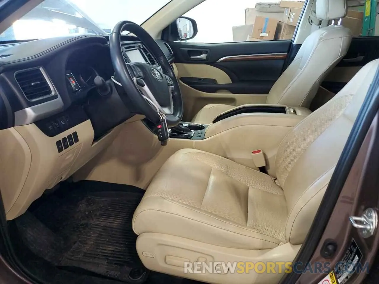 7 Photograph of a damaged car 5TDDZRFH8KS984040 TOYOTA HIGHLANDER 2019