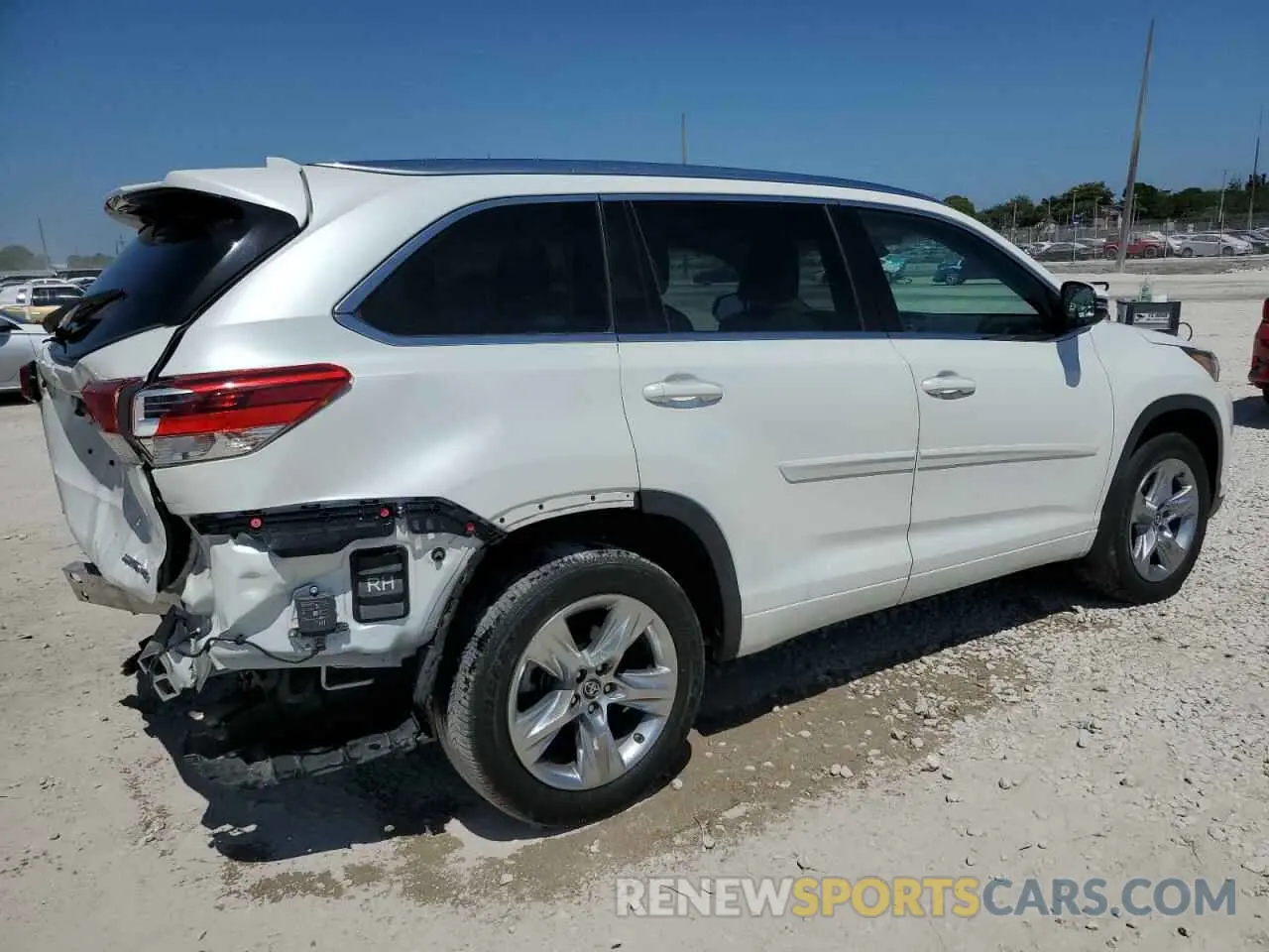 3 Photograph of a damaged car 5TDDZRFH8KS984412 TOYOTA HIGHLANDER 2019